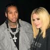 Fotos: Avril Lavigne e Tyga se beijam pela Semana de Moda em Paris