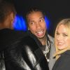 Fotos: Avril Lavigne e Tyga se beijam pela Semana de Moda em Paris