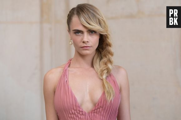 Cara Delevingne agradece apoio dos fãs, amigos e familiares durante tratamento contra vício das drogas