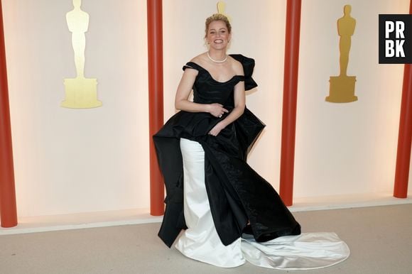 Elizabeth Banks e mais famosas no tapete vermelho do Oscar 2023