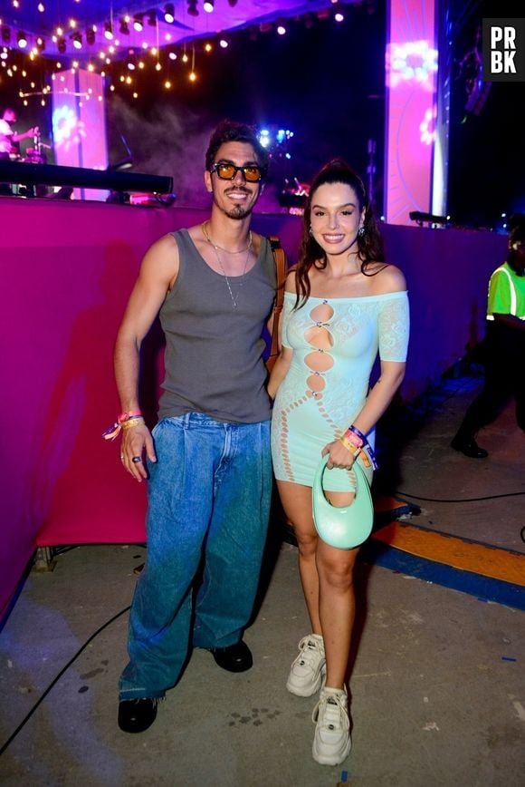 Giovanna Lancellotti e namorado, Gabriel David, prestigiam o "Tardezinha", show de Thiaguinho