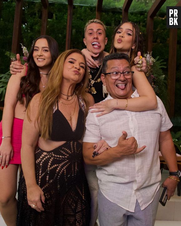 Mel Maia completa 19 anos com festa no Rio de Janeiro