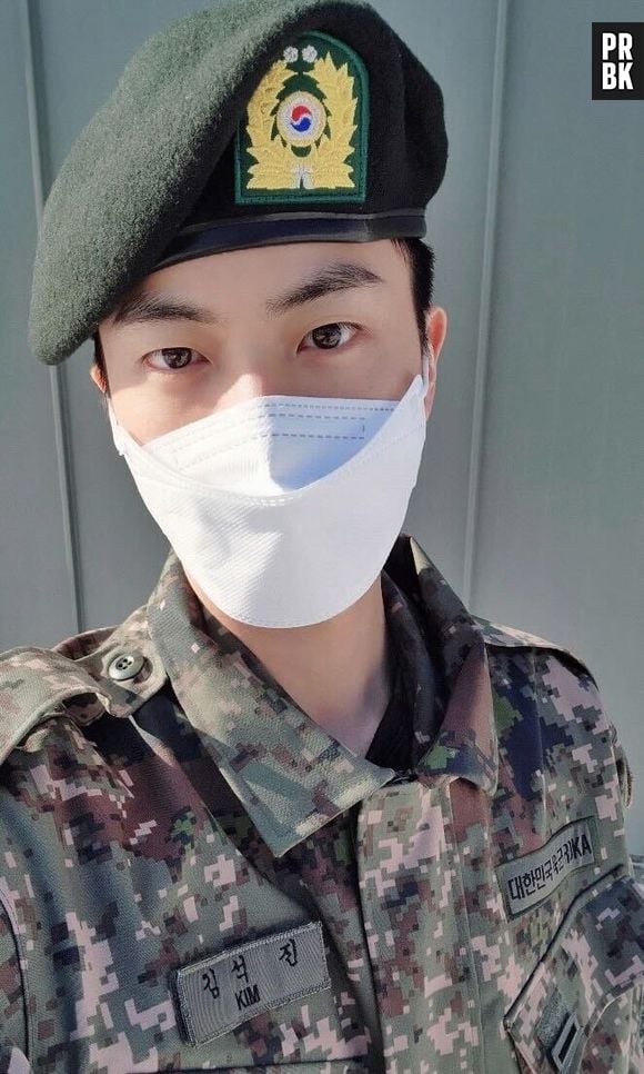 Fãs do BTS preocupados com vacina aplicada sem autorização em Jin por enfermeira militar