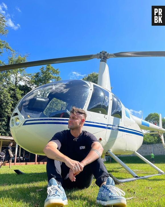 Youtuber Rezende é exposto em live após abandonar amigo em coma alcoólico: "Não quis me ajudar"