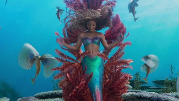 Treino de Halle Bailey para interpretar Ariel em "A Pequena Sereia" choca web: "Pequena maromba"