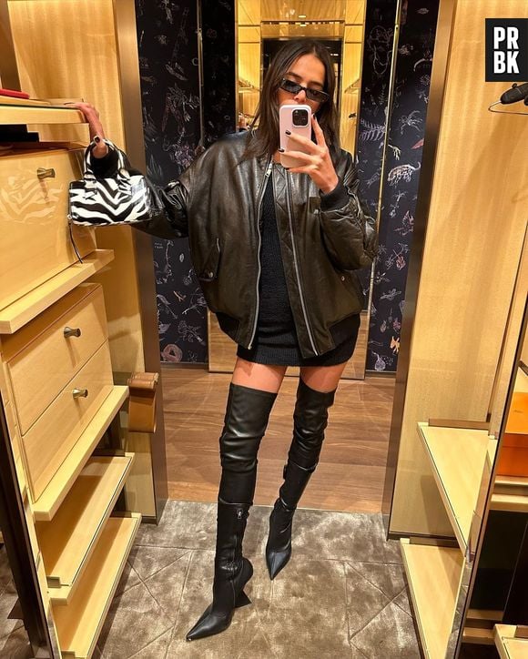 Bruna Marquezine é fã de botas longas