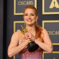 Jessica Chastain admite ter vomitado antes de beijar colega de elenco: "Foi um pesadelo"