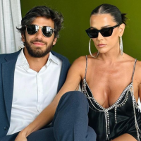 Deborah Secco: 6 vezes que ela fez propaganda do próprio marido na hora do sexo