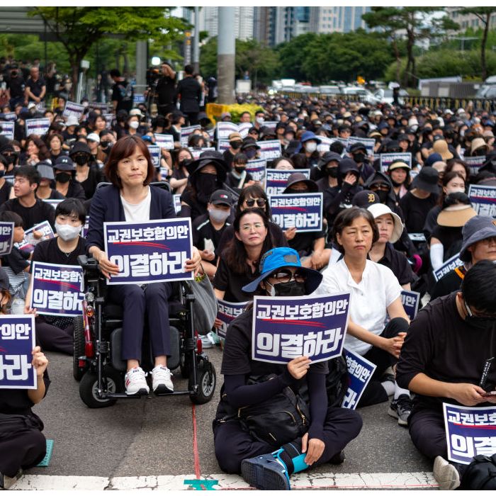 Após 100 suicídios, professores da Coreia do Sul protestam nas ruas contra assédio de pais e alunos
