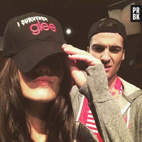Laura Dreyfuss (Madison) e Billy Lewis Jr. (Mason) tiram uma foto em seu último dia de "Glee"