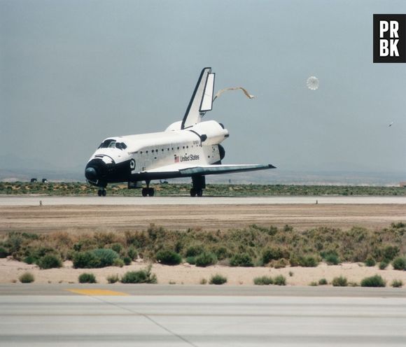 O ônibus espacial Endeavour está se aprontando para seu último feito heroico: reassumir a "posição de lançamento"