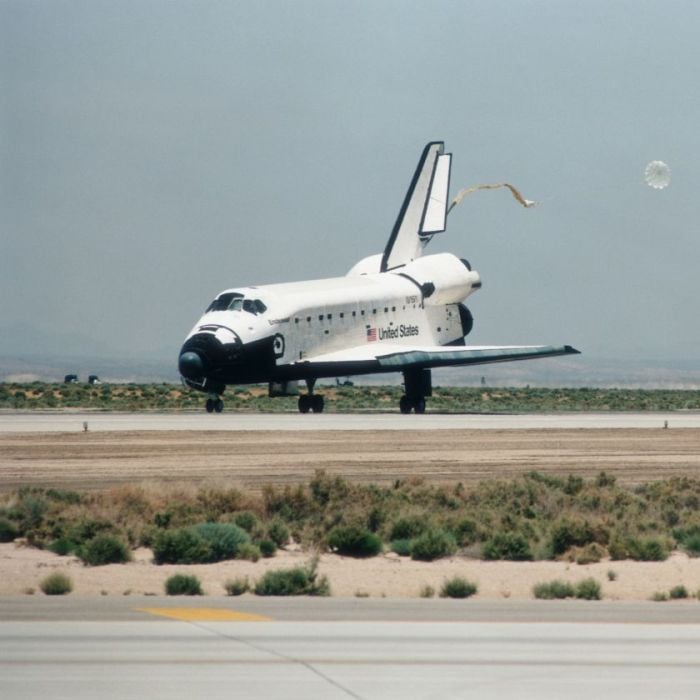  O ônibus espacial Endeavour está se aprontando para seu último feito heroico: reassumir a &quot;posição de lançamento&quot; 
