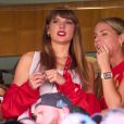 Taylor Swift assistiu ao jogo do Kansas City Chiefs a convite de Travis Kelce