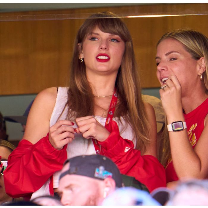 Taylor Swift assistiu ao jogo do Kansas City Chiefs a convite de Travis Kelce