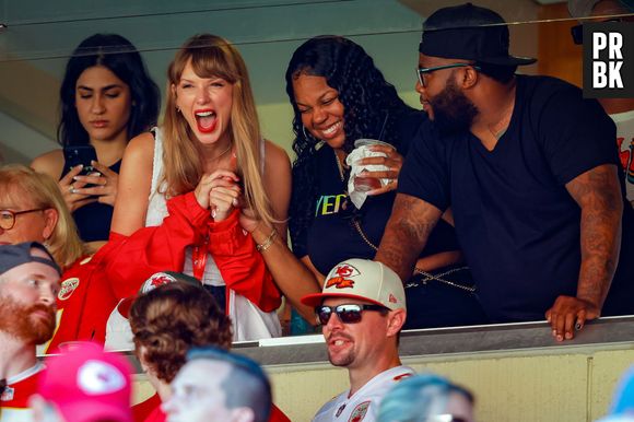 Taylor Swift foi ao jogo do novo affair, Travis Kelce, jogador da NFL