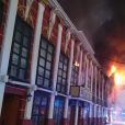  Incêndio mortal na Espanha ceifa 13 vidas; gravação chocante revela pânico das vítimas 