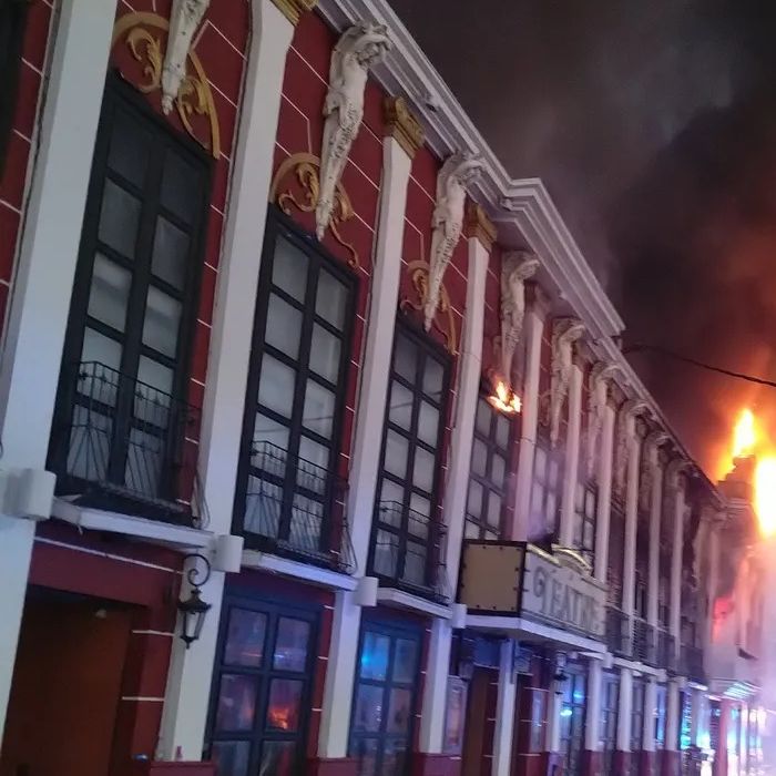  Incêndio mortal na Espanha ceifa 13 vidas; gravação chocante revela pânico das vítimas 