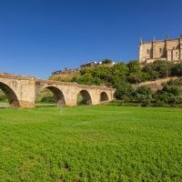 Um Thomasson no meio da Extremadura: a cidade que construiu uma ponte e o rio se moveu