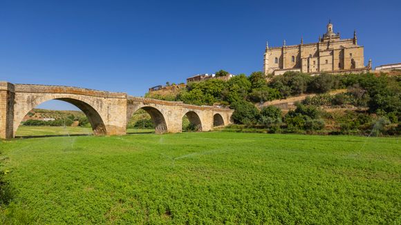 Um Thomasson no meio da Extremadura: a cidade que construiu uma ponte e o rio se moveu