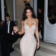 Kylie Jenner foi super elogiada por seu vestido brilhante todo bordado