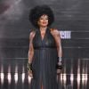 Viola Davis desfilou com vestido preto poderoso para a L'Oreal na Paris Fashion Week 2023