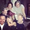 Com a hashtag #RBDFOREVER, a cantora Anahi faz os fãs delirarem com as fotos postadas em suas redes sociais, ao lado dos amigos de banda