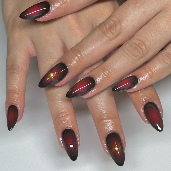 Vinho e preto é a combinação perfeita para unhas de Halloween