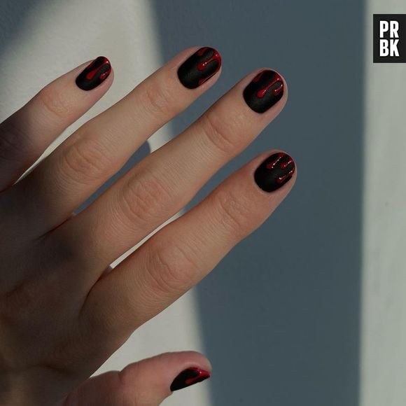 Essa nail art imitando sangue é perfeita para o Halloween