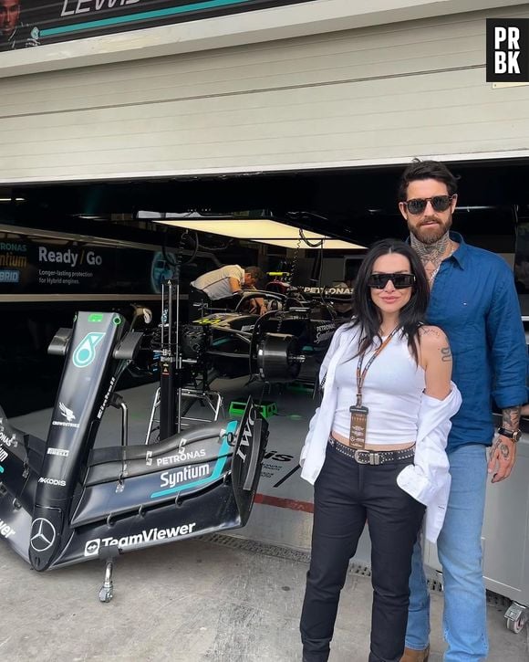 Cleo Pires foi mais uma famosa a apostar no preto e branco para o GP de Interlagos