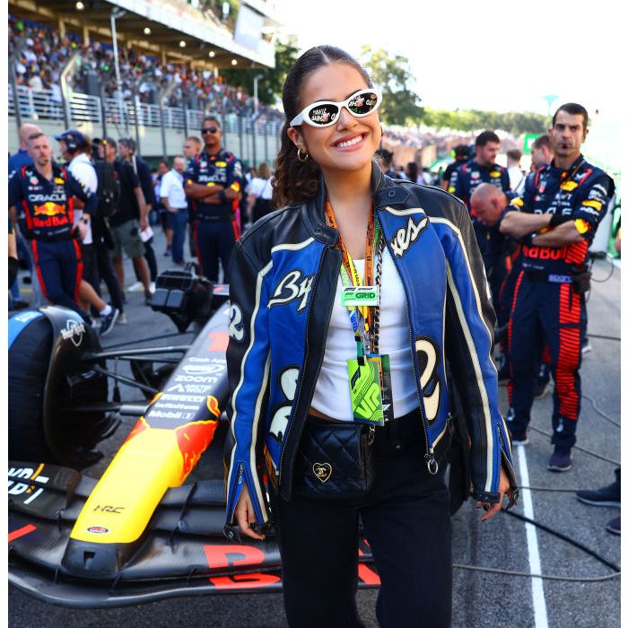 Maisa estava incrível com jaqueta no GP de Interlagos