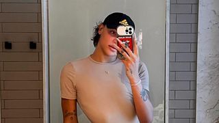 Pabllo Vittar mostra parte íntima frontal com foto sexy e acaba com a curiosidade: "Sempre esteve aí"