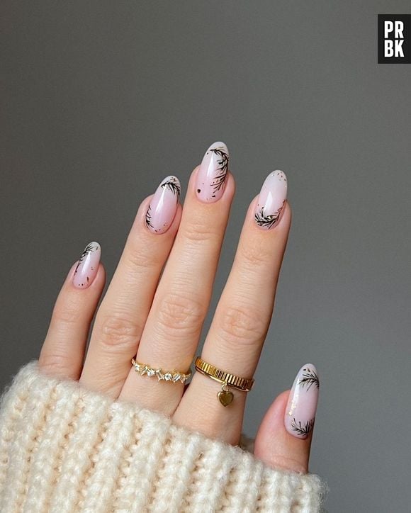 Até o preto pode fazer parte da nail art de Natal