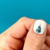 A árvore de Natal também é um desenho legal para sua nail art