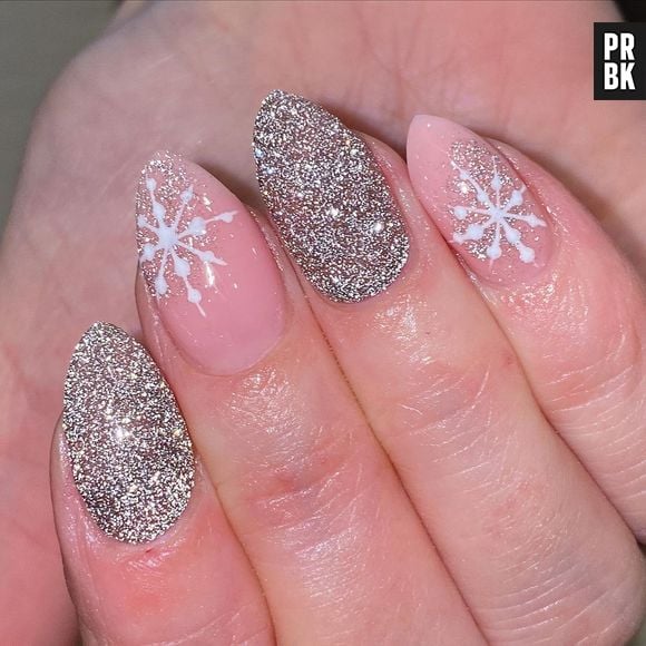 Flocos de neve deixam qualquer nail art de Natal mais estilosa!