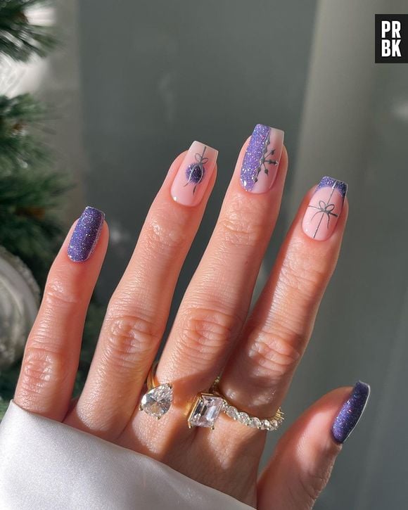 A prova como até lilás é uma cor que pode ser usada em nail art de Natal