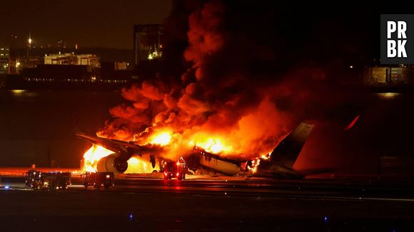 Aviões colidiram em aeroporto do Japão, deixando 5 mortos