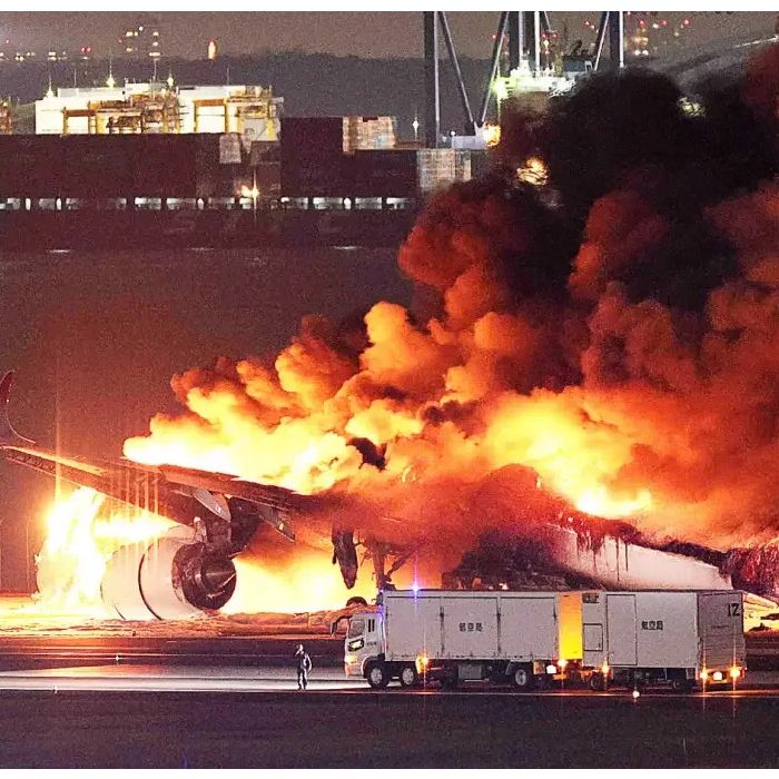 Dois aviões colidiram em pista de pouso no Japão