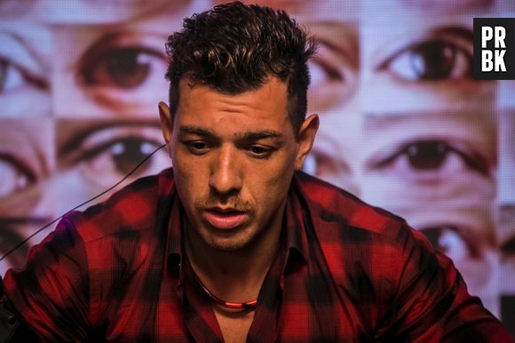 No "BBB15": Pedro Bial dá uma bronca em Cézar e brother fica pensativo