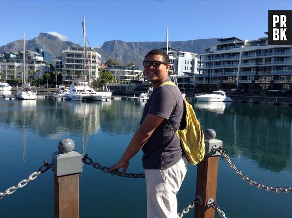 Juan Buzan posa no 2 Oceans Aquarium Cape Town SA., na África do Sul