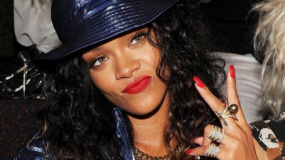 Rihanna libera trechos de novas músicas do álbum "R8" no Instagram!