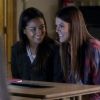 Paige (Lindsey Shaw) e Emily (Shay Mitchell) são o casal super fofo de "Pretty Little Liars"