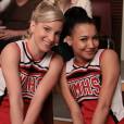  Em "Glee", Santana (Naya Ribera) e Britanny (Heathewr Morris) fazem muita inveja a v&aacute;rios casais por a&iacute; 