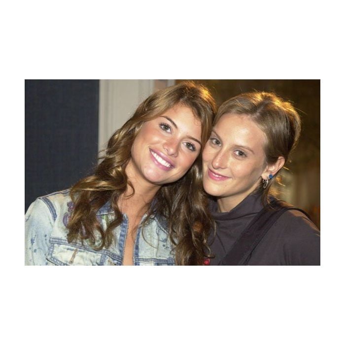  L&amp;aacute; em 2003,&amp;nbsp;Clara (Paula Picarelli) e Rafaela (Alinne Moraes) formaram um casal gay muito lindo na novela &quot;Mulheres Apaixonadas&quot;, da Globo 