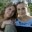  O casal gay Clara (Paula Picarelli) e Rafaela (Alinne Moraes) enfrentaram muitas dificuldades para ficar junto em "Mulheres Apaixonadas" 