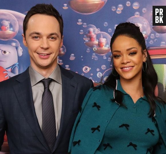 Rihanna, Jim Parsons e Steve Martin posam na premiere do filme "Cada Um Na Sua Casa"