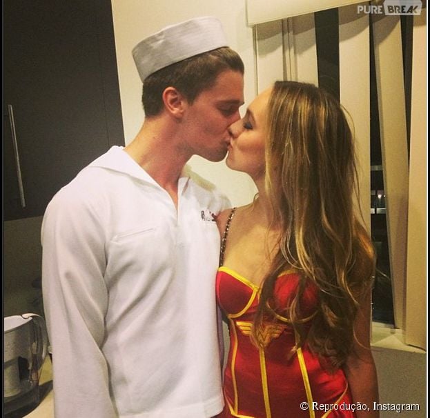 Patrick&nbsp;Schwarzenegger, namorado de Miley Cyrus, tem foto beijando outra mulher no Instagram