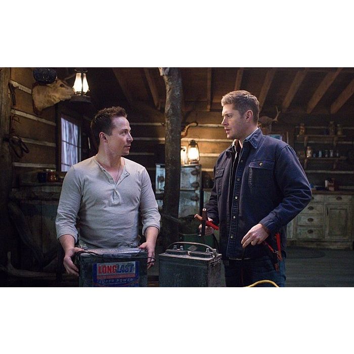  Dean (Jensen Ackles) e&amp;nbsp;Cole (Travis Aaron Wade) em &quot;Supernatural&quot; 