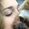 Xuxa publica foto de Sasha Meneghel com bichinho de estimação no Facebook: "Minhas paixões"