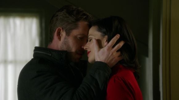 Em "Once Upon a Time": na 4ª temporada, Regina (Lana Parrilla) vai salvar Robin de Zelena?