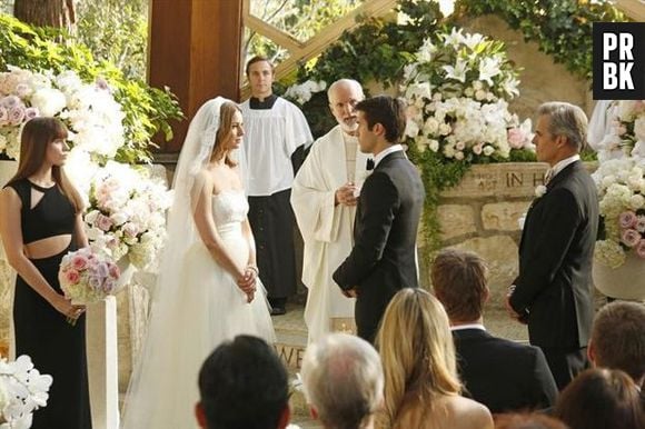 Em "Revenge", acontecerá o aguardado casamento de Emily (Emily VanCamp) e Daniel (Joshua Bowman)